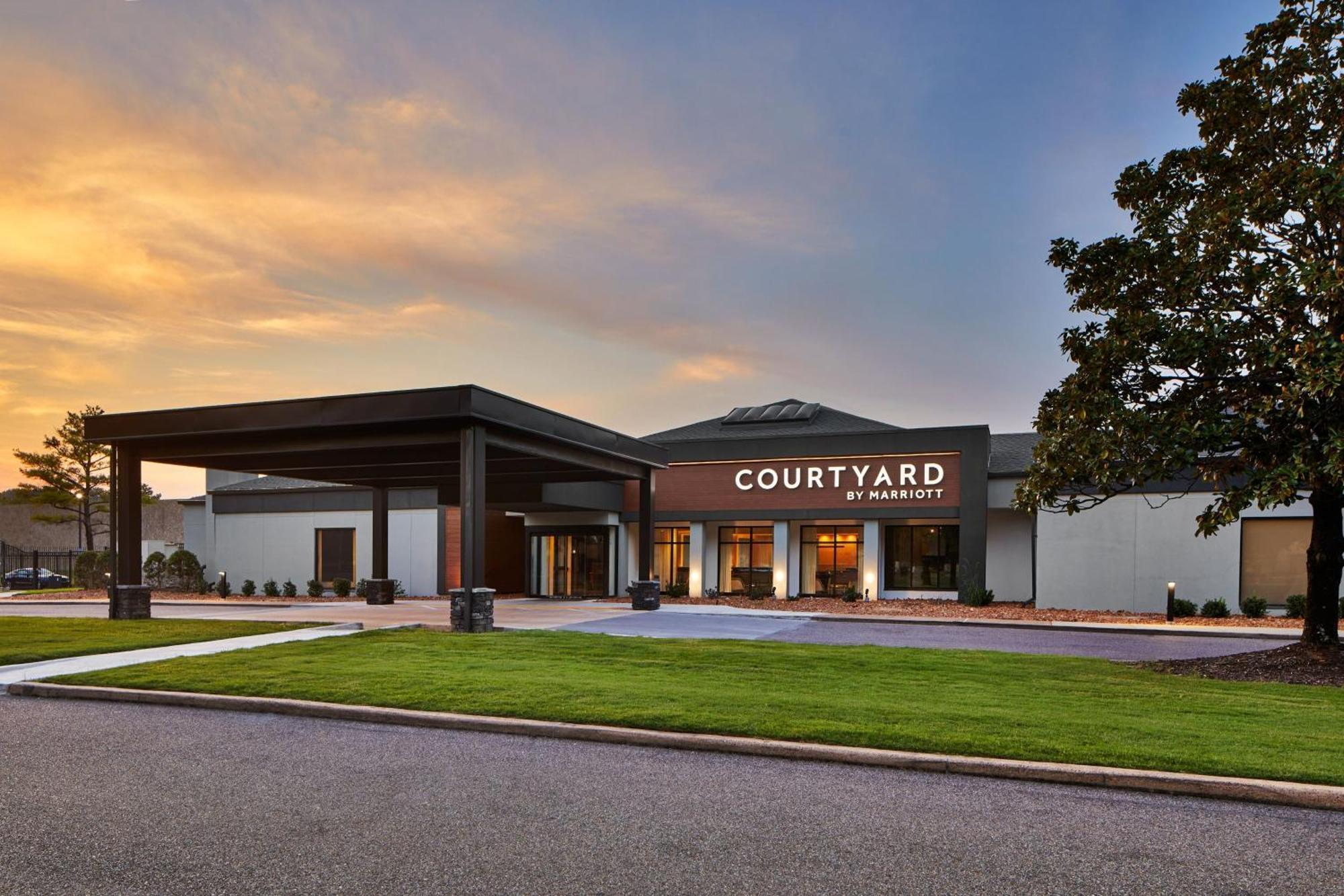 Courtyard By Marriott Memphis Airport Hotel Exterior photo