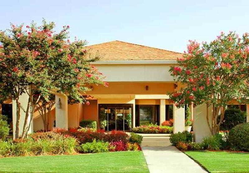 Courtyard By Marriott Memphis Airport Hotel Exterior photo