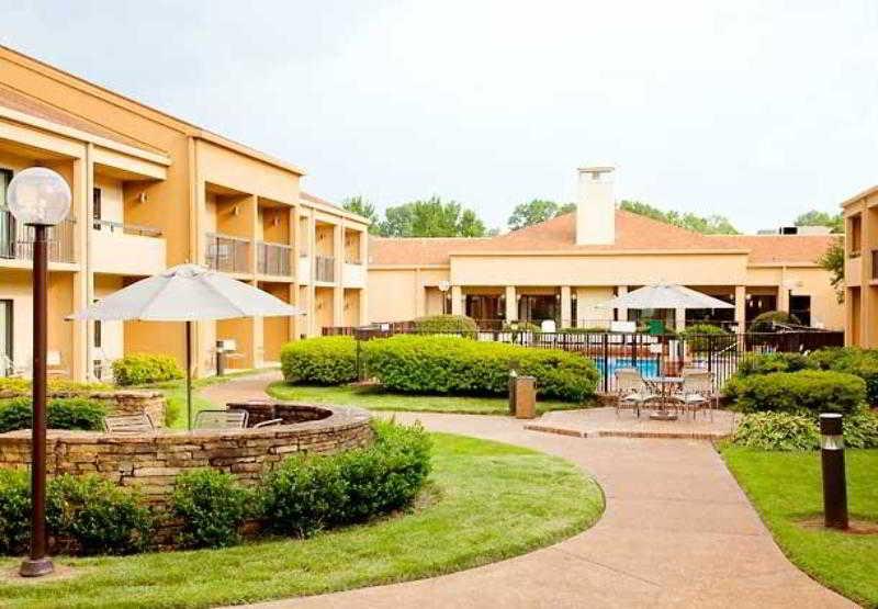 Courtyard By Marriott Memphis Airport Hotel Exterior photo