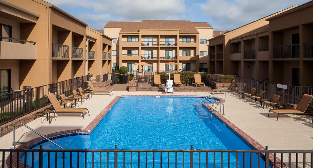 Courtyard By Marriott Memphis Airport Hotel Exterior photo